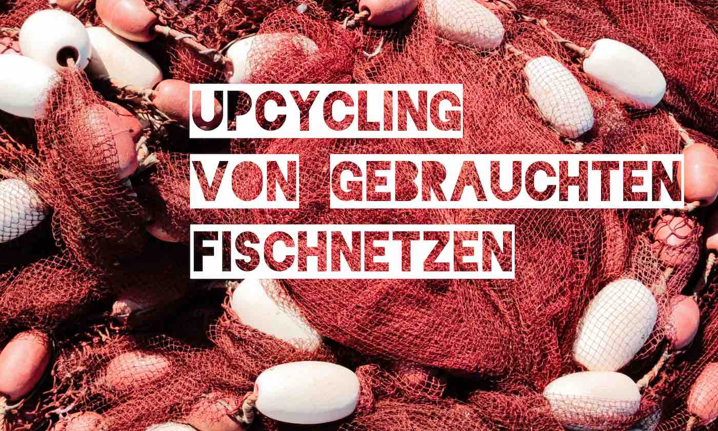 Rote Fischnetze mit weisser Schrift: Upcycling von gebrauchten Fischnetzen